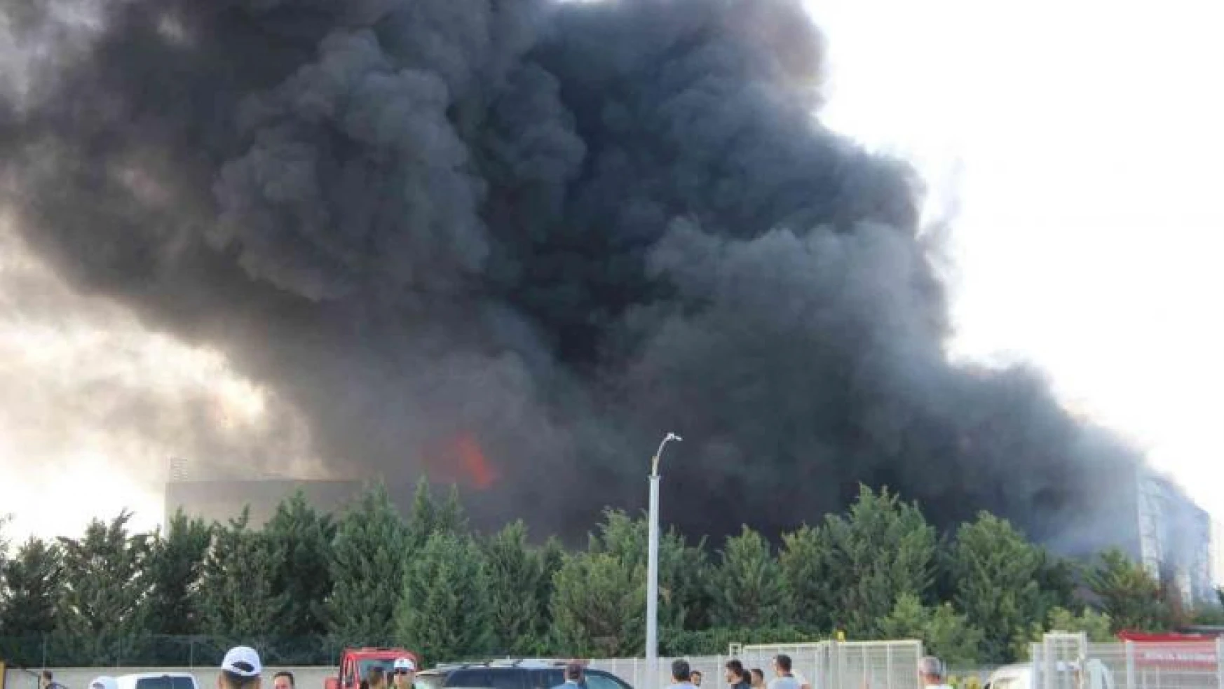 Konya'da boya fabrikasında büyük çaplı yangın