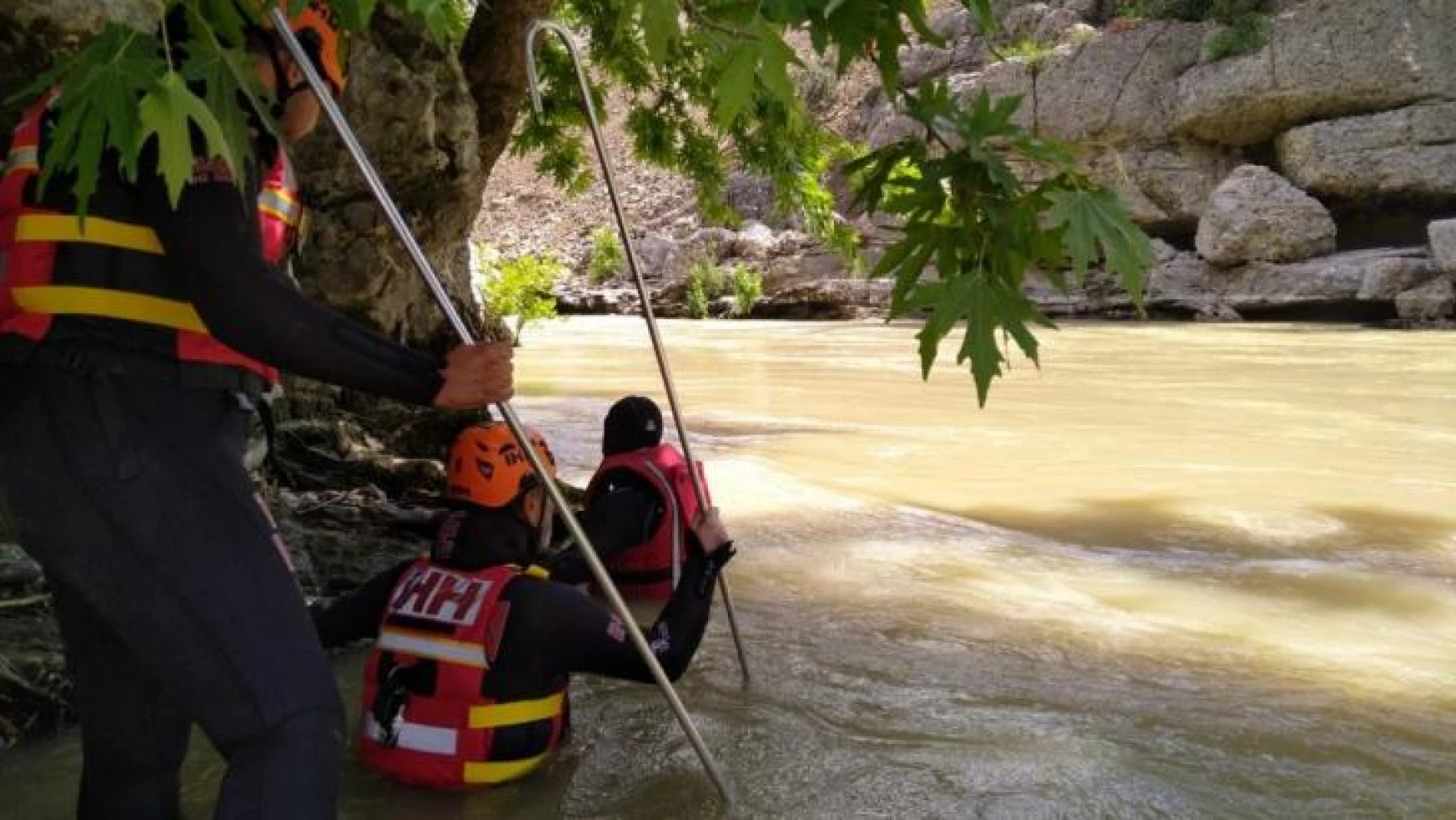 Köprülü kanyonda kaybolan Brunei vatandaşı genç her yerde aranıyor