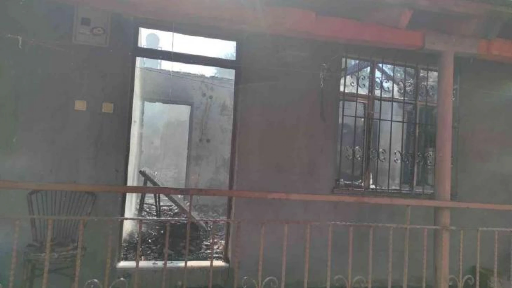 Korkuteli'nde ev yangını