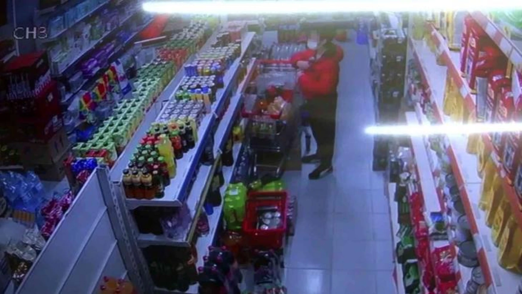 Küçükçekmece'de hırsızlık yapanları market sahibi yakaladı