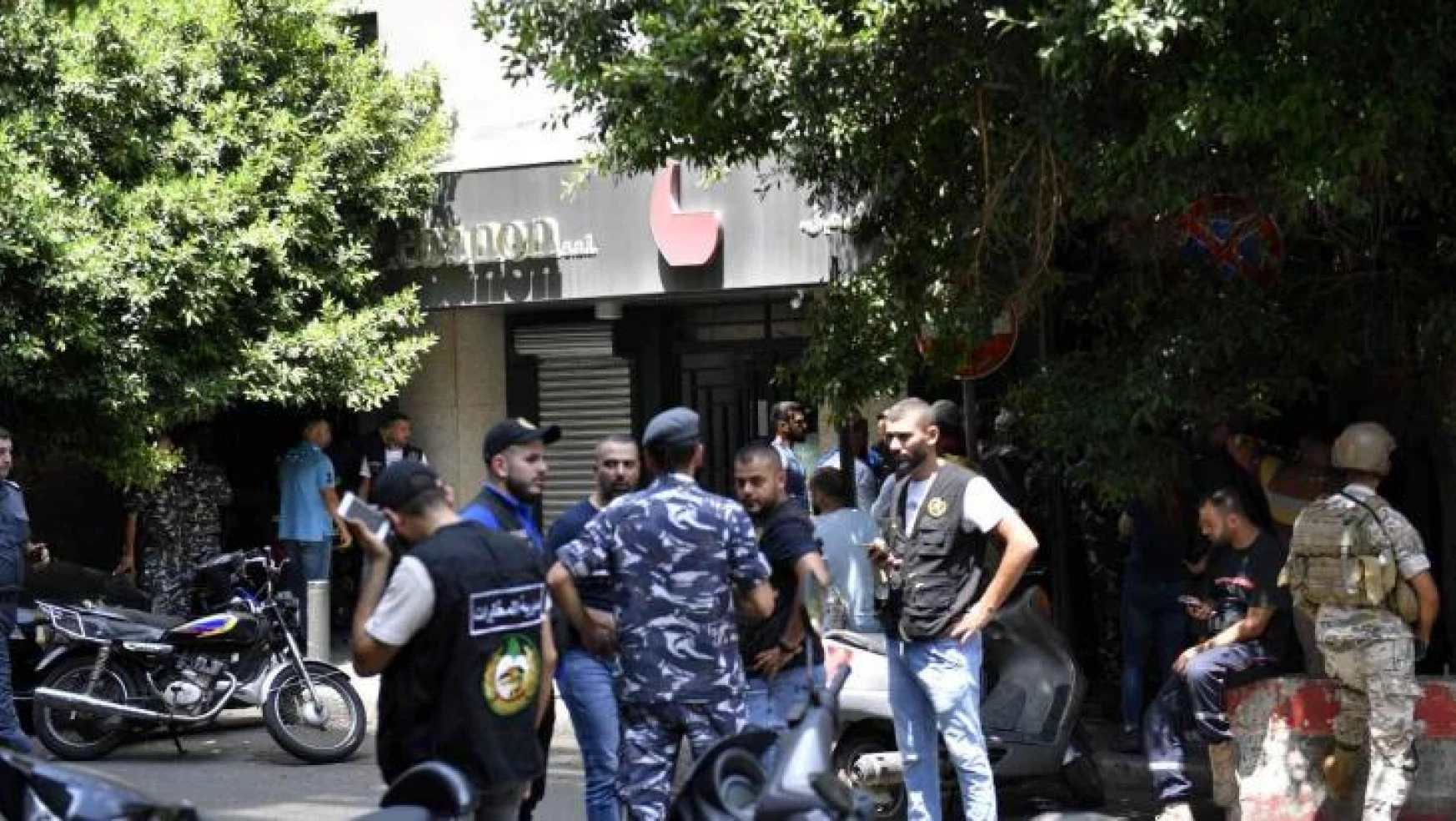 Lübnan'da bankada rehine krizi