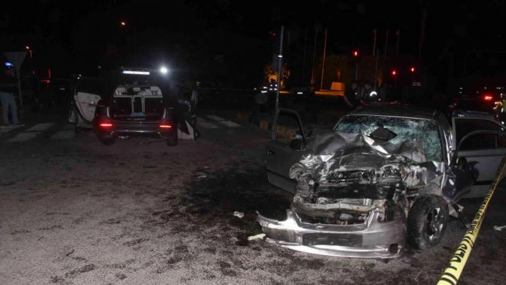 Manisa'da otomobillerin çarpıştığı kazada ölü sayısı 2'ye yükseldi