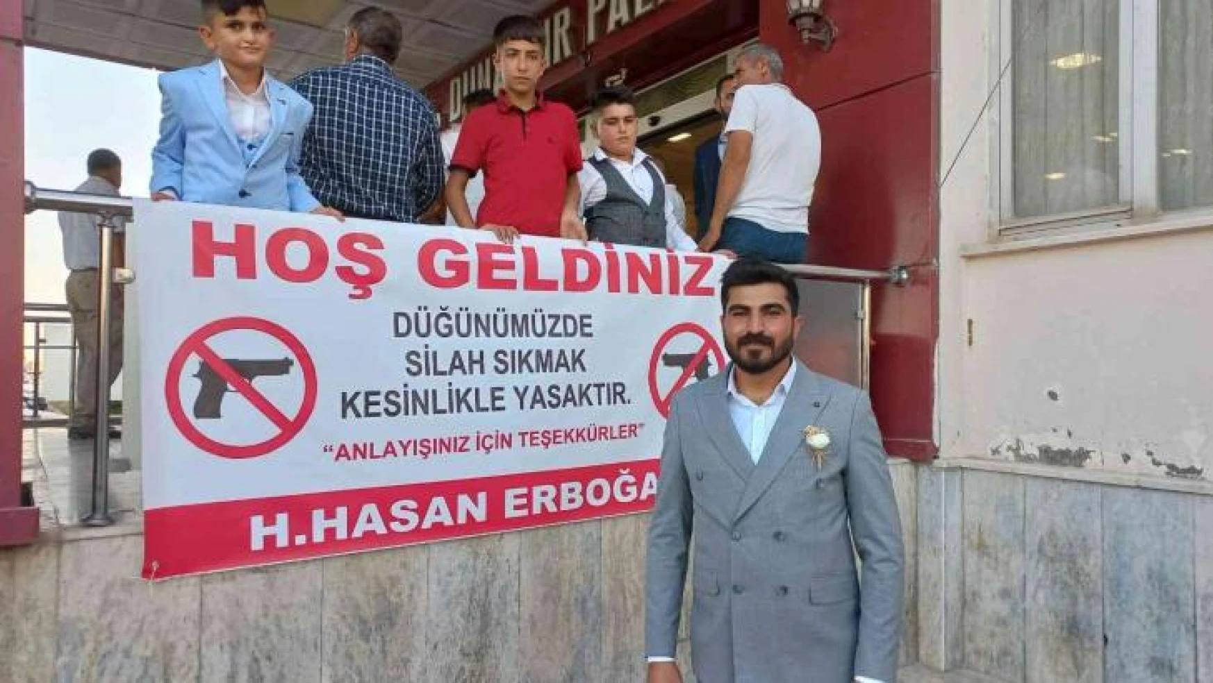 Mardin'deki aşiret düğününde örnek pankart: 'Düğünümüzde silah sıkmak kesinlikle yasaktır'