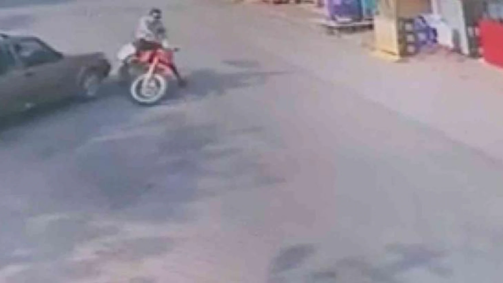 Mersin'de motosiklet kazaları güvenlik kameralarına yansıdı