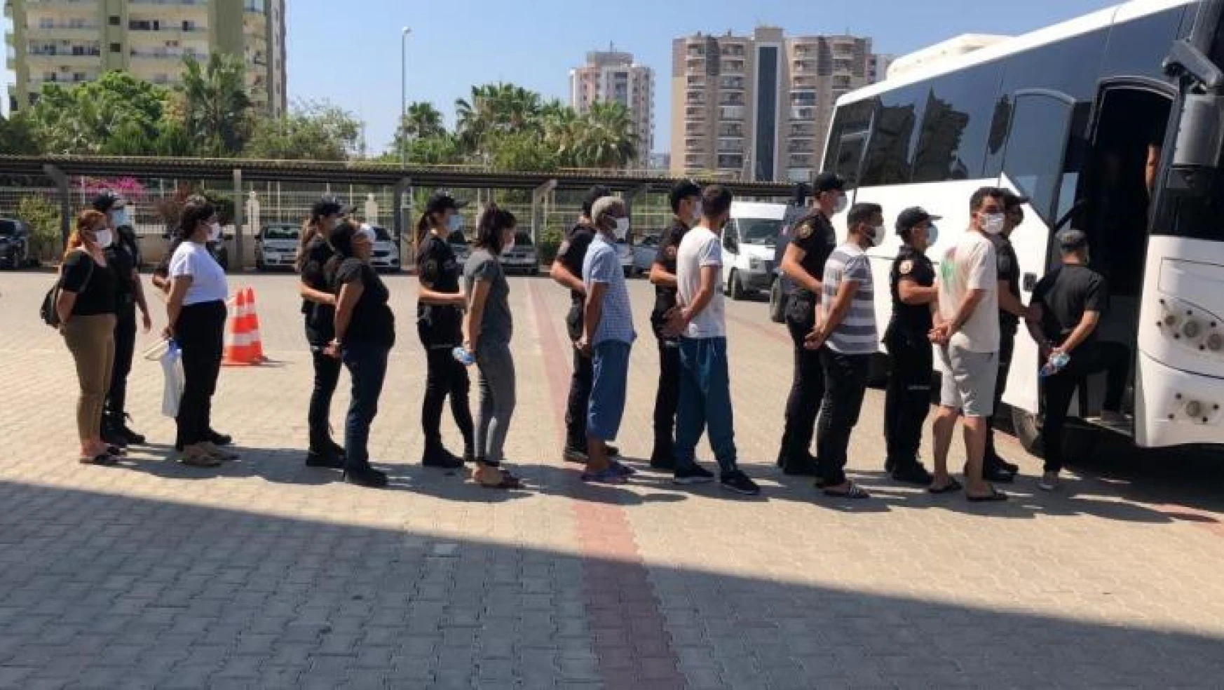 Mersin'deki 'Temizleme' operasyonunda 4 tutuklama