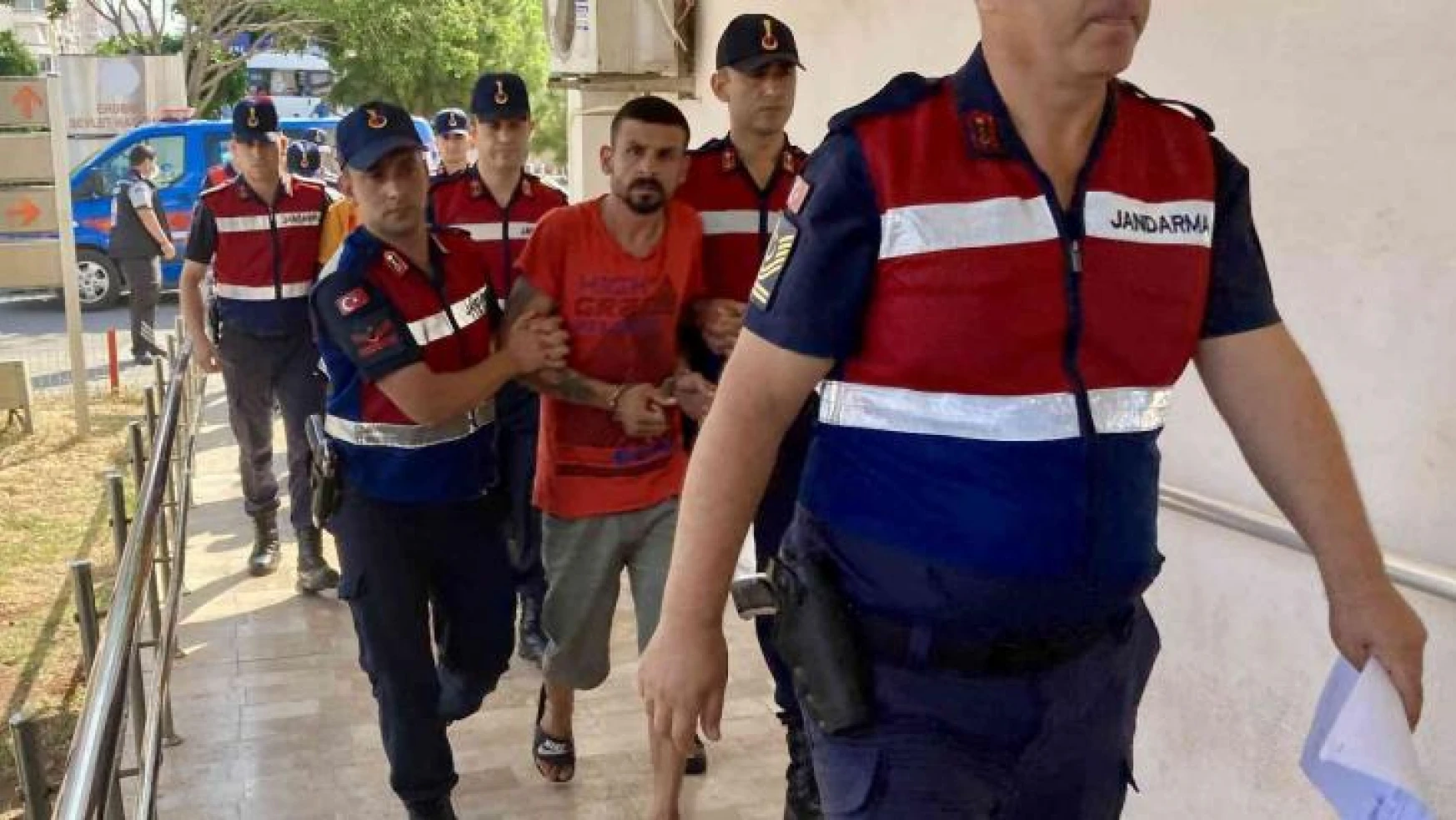 Mersin'deki komşu cinayetinde 3 kardeşe tutuklama