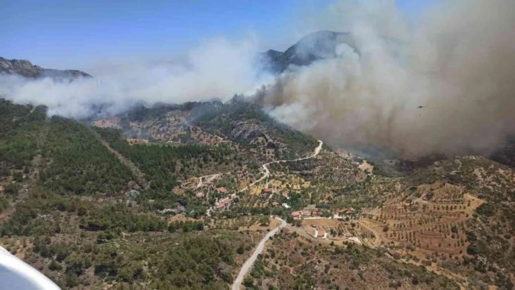 Muğla, Datça, İzmir ve Urla'da çıkan orman yangınlarına ilk müdahale gerçekleştirildi