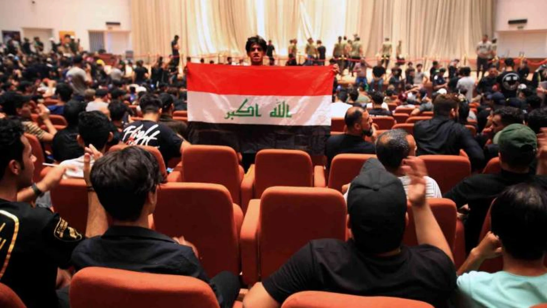 Mukteda Sadr'dan, Irak meclisinin feshedilmesi ve erken seçim çağrısı