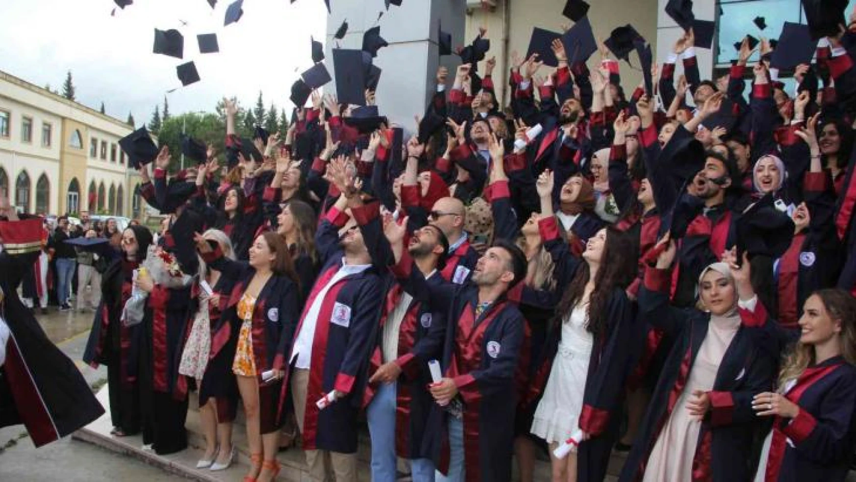 OMÜ İletişim Fakültesi 2021-2022 döneminde 190 mezun verdi