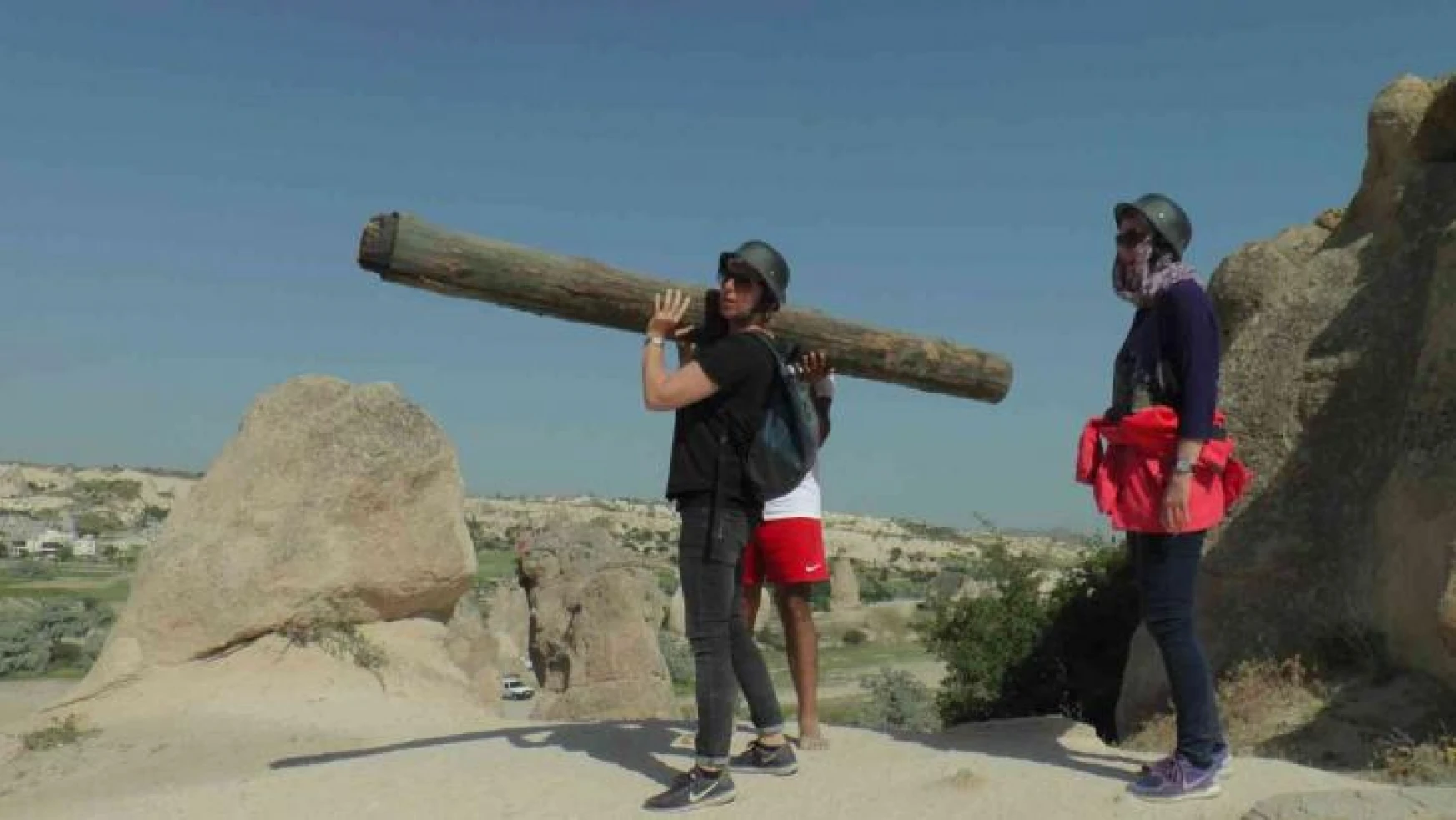 Omzunda odunla Kapadokya'da koştu, görenler şaştı kaldı