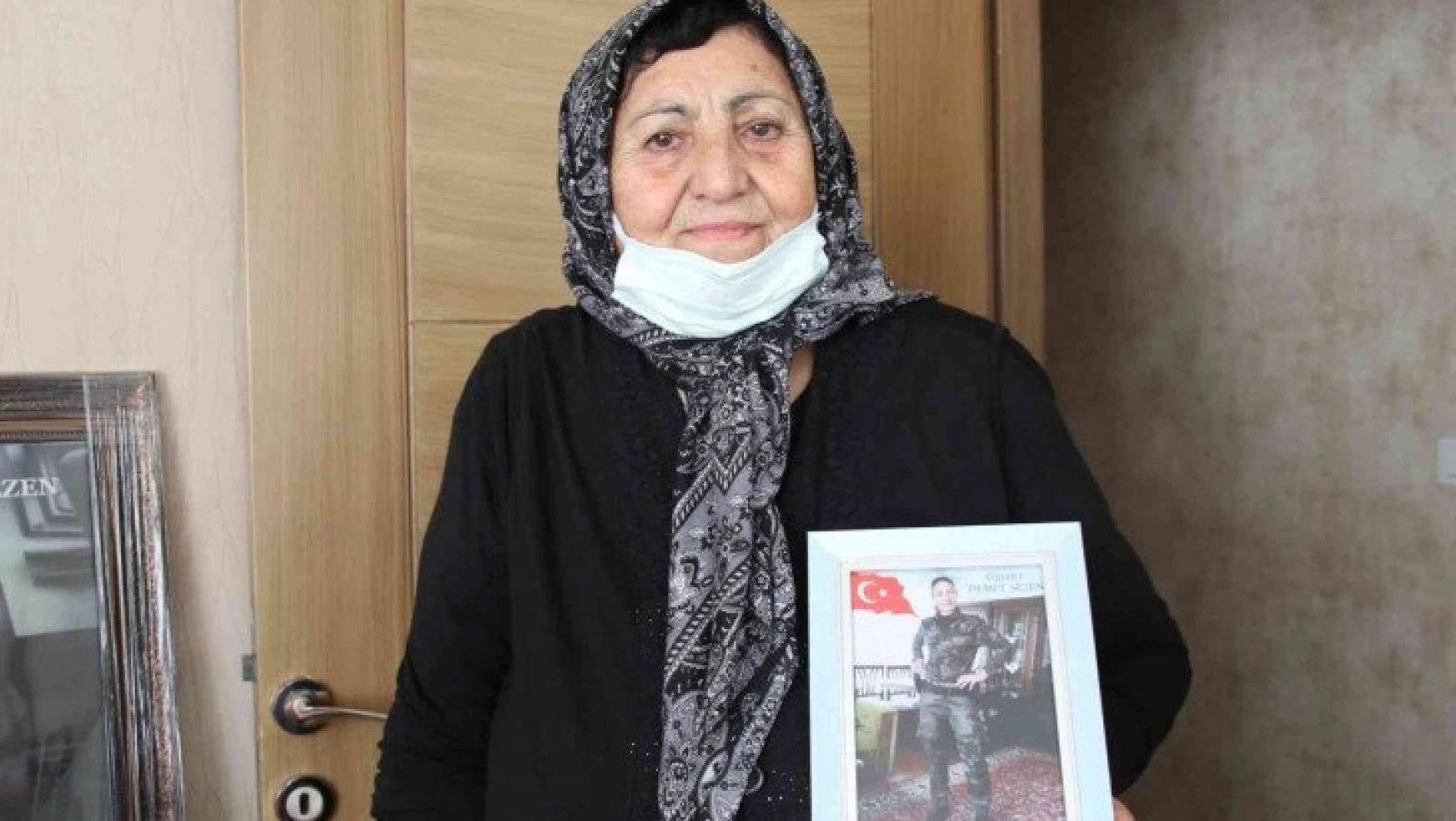 Özel Harekat'a yapılan bombalı saldırıda şehit olan polis memuru Demet Sezen'in annesi İHA'ya konuştu