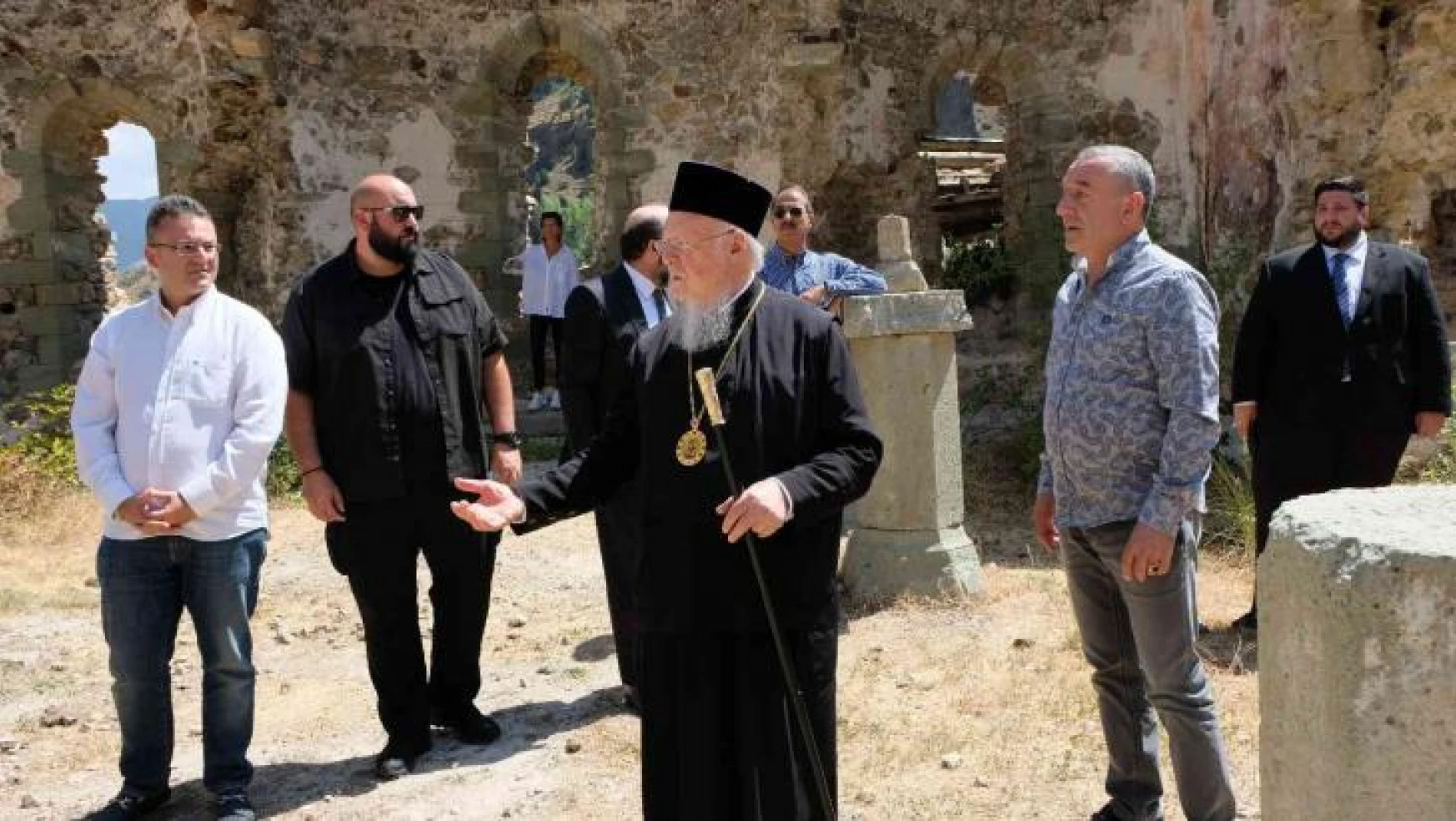 Patrik Bartholomeos Gümüşhane'nin tarihi Süleymaniye mahallesine ziyarette bulundu