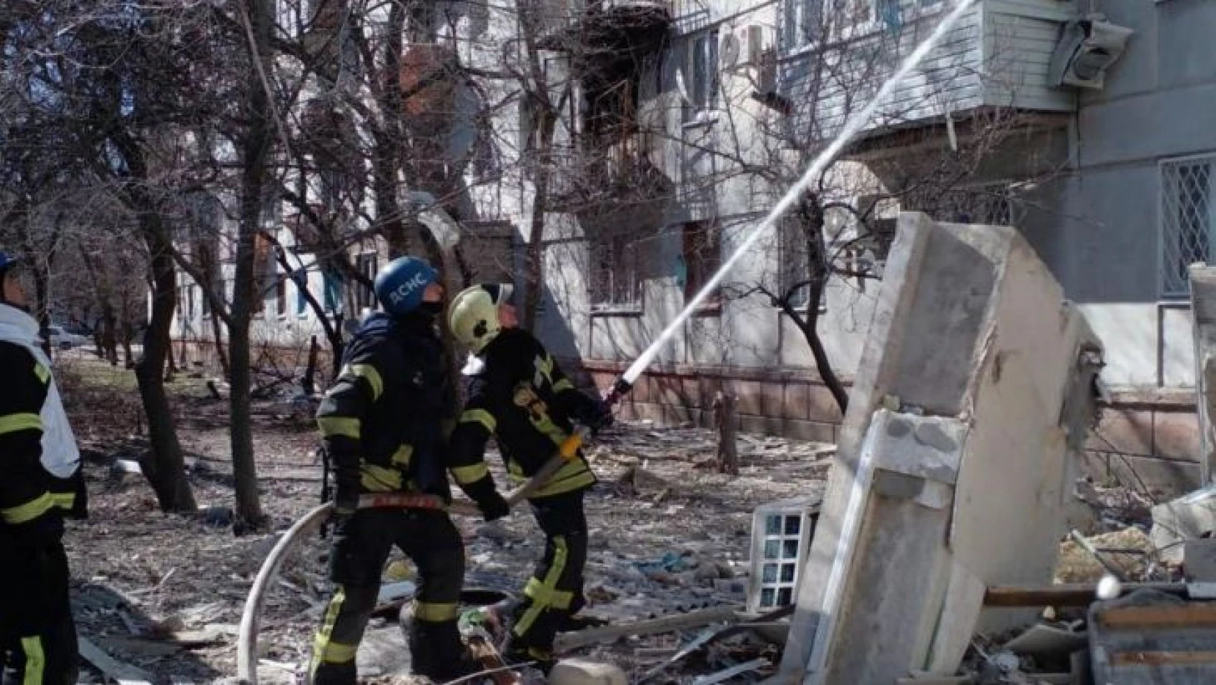 Rus ordusu Luhansk'ta yerleşim bölgesini vurdu: 1 ölü