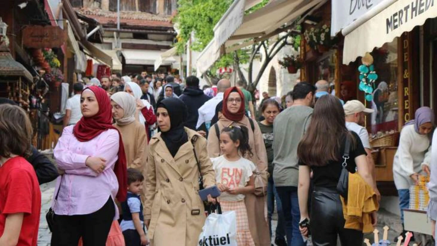 Safranbolu'da bayram kalabalığı esnafın yüzünü güldürdü