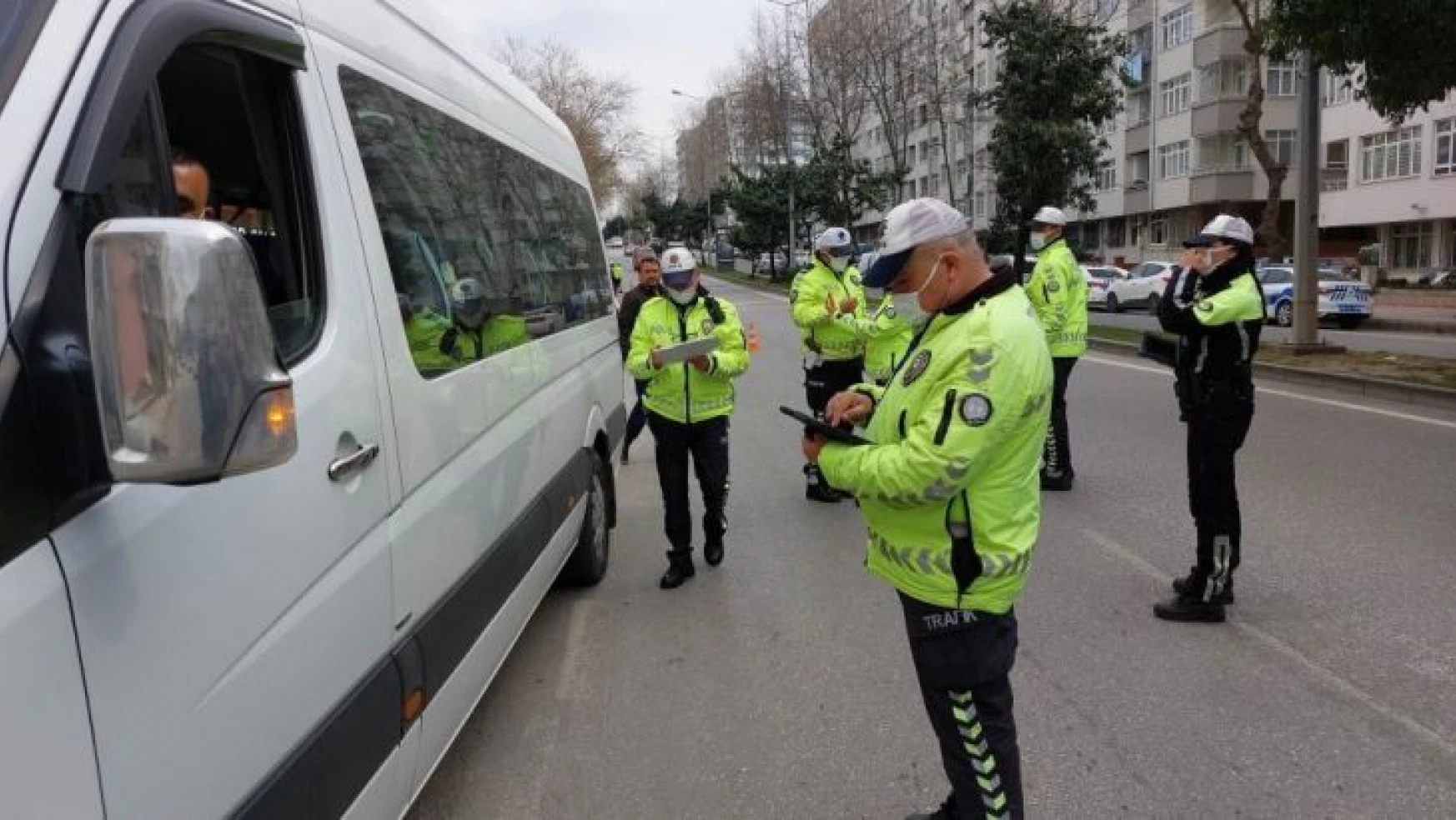 Samsun'da 25 servis aracı trafikten men edildi