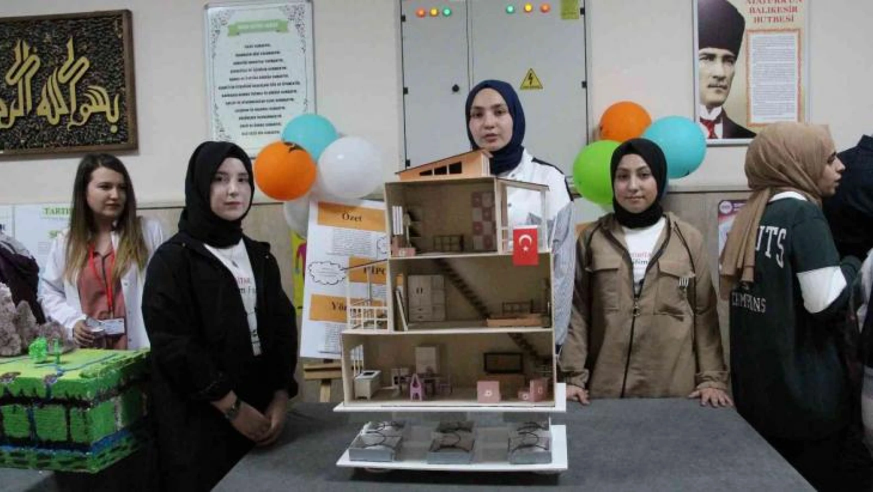 Siirt'te Bilim Fuarı'nda öğrencilerin 22 projesi tanıtıldı