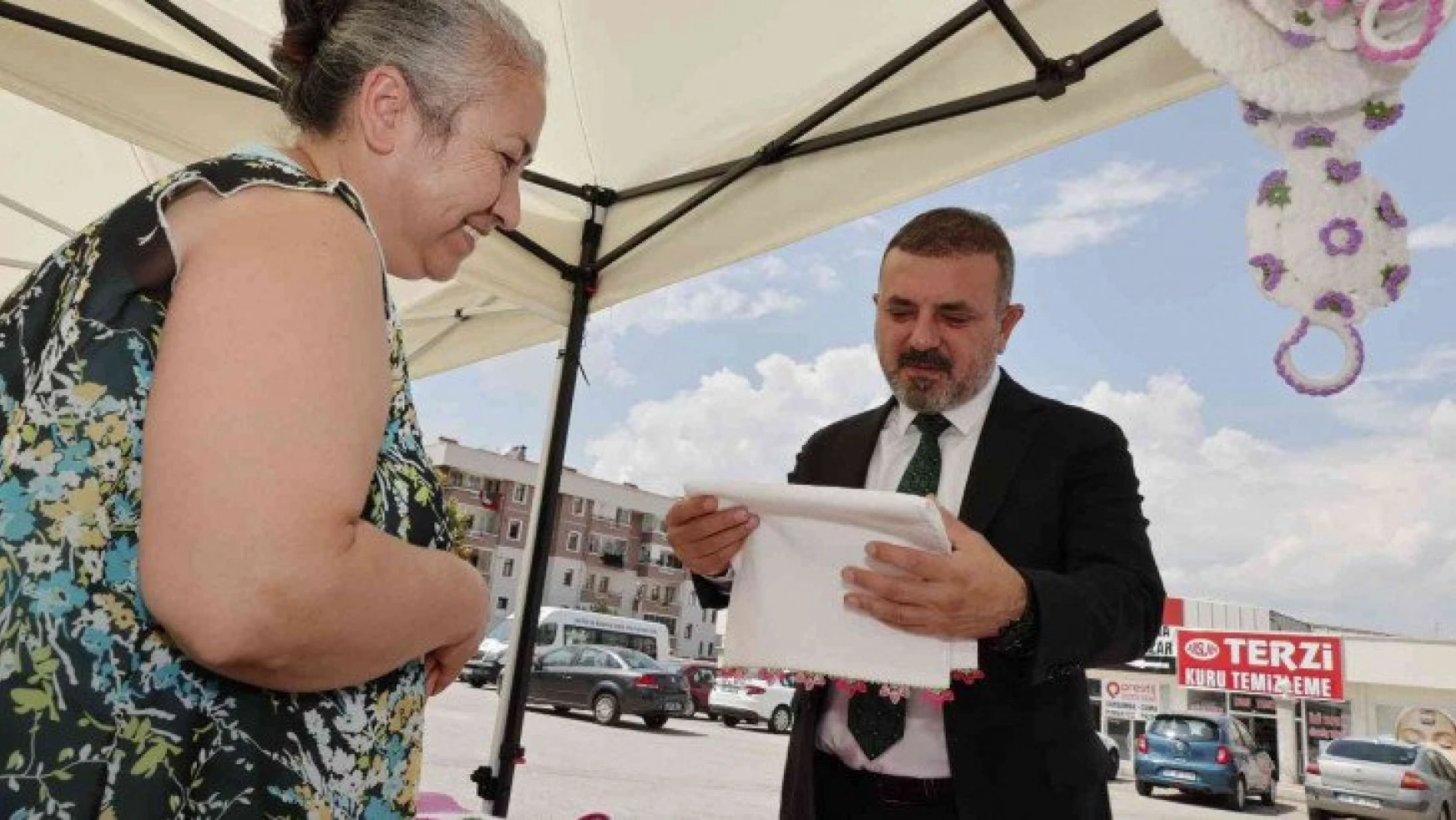 Sincan Belediye Başkanı Murat Ercan, 'Hanımlar El Emeği Pazarı'nı ziyaret etti