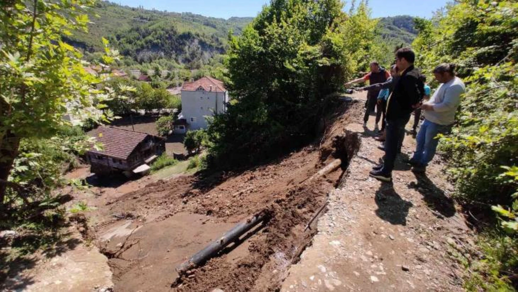 Sinop'ta heyelan: 2 ev ve 1 samanlıkta zarar oluştu