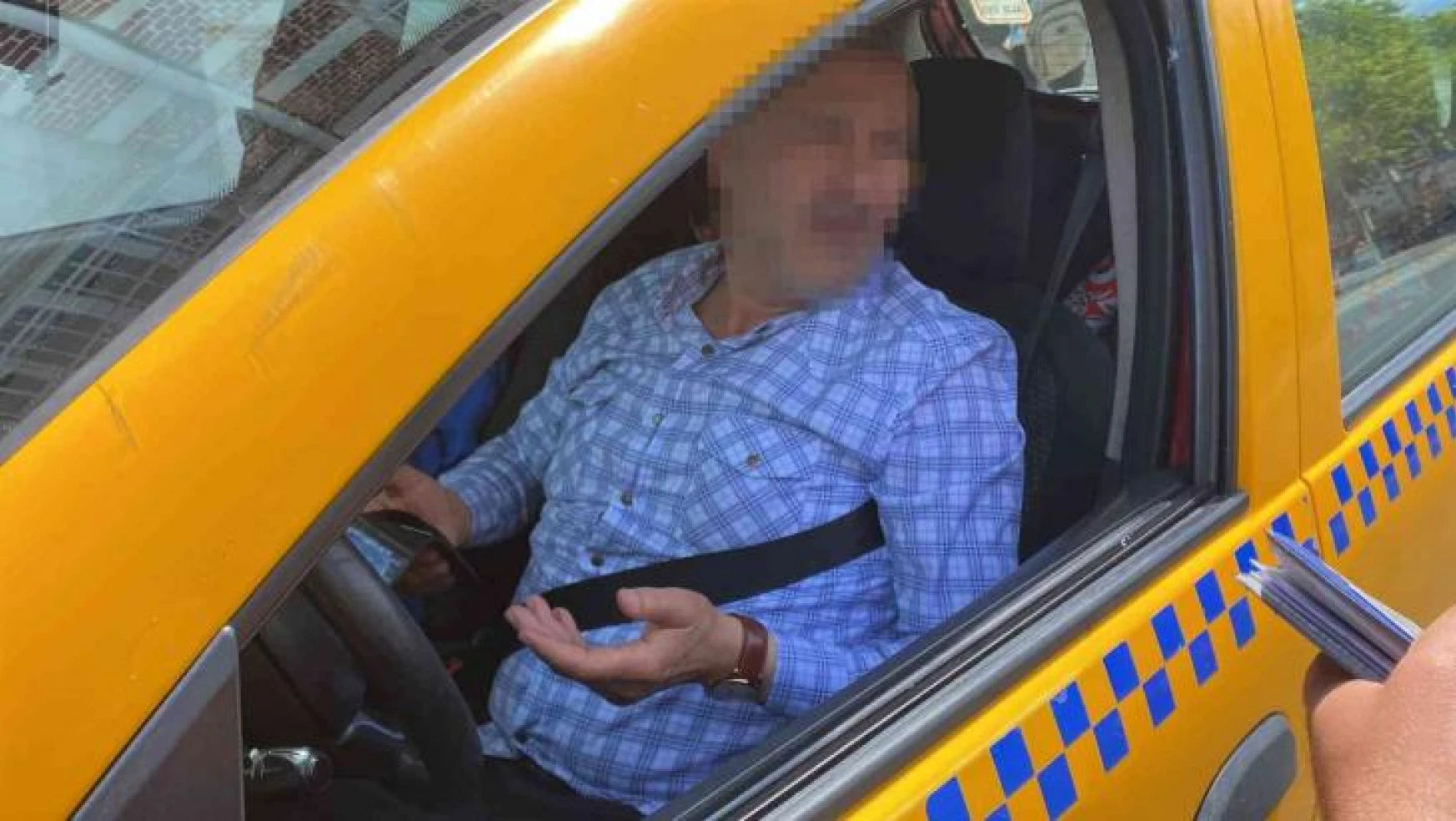 Şişli'de taksicinin emniyet kemeri kurnazlığı polise takıldı: 'Sürekli böyle kullanıyorum'