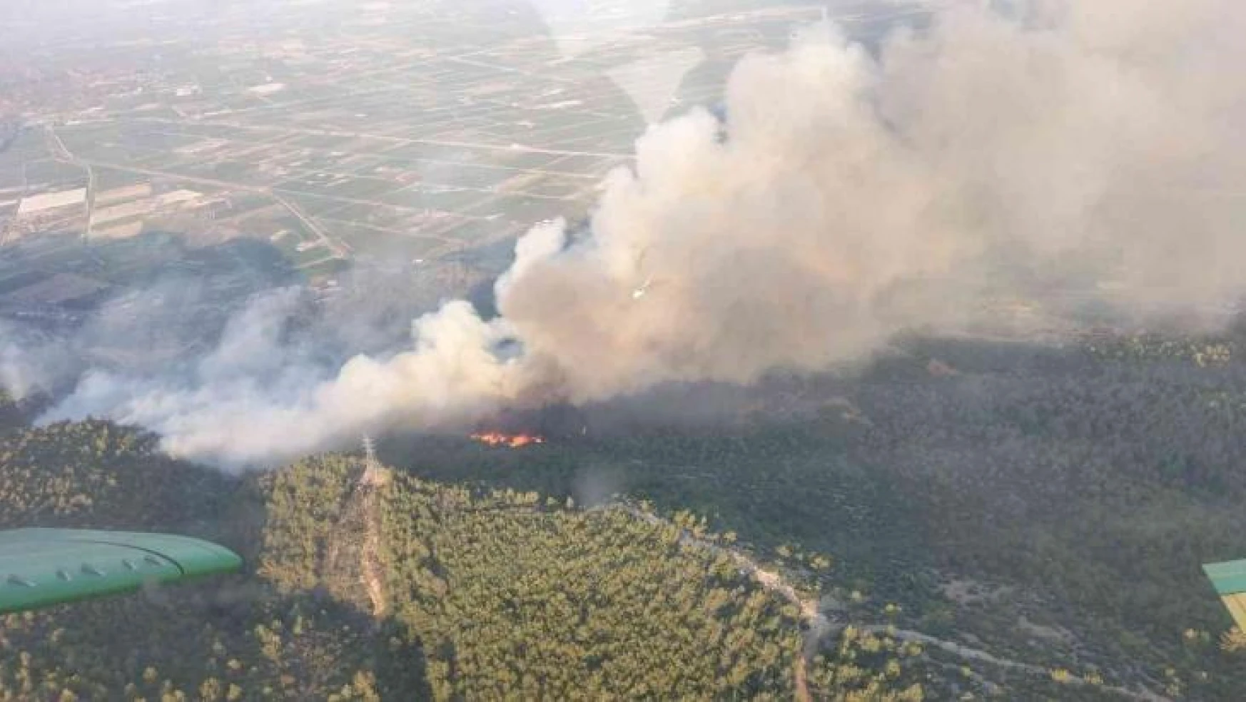 Söke'deki yangına 7 helikopter ve 4 uçakla müdahale devam ediyor