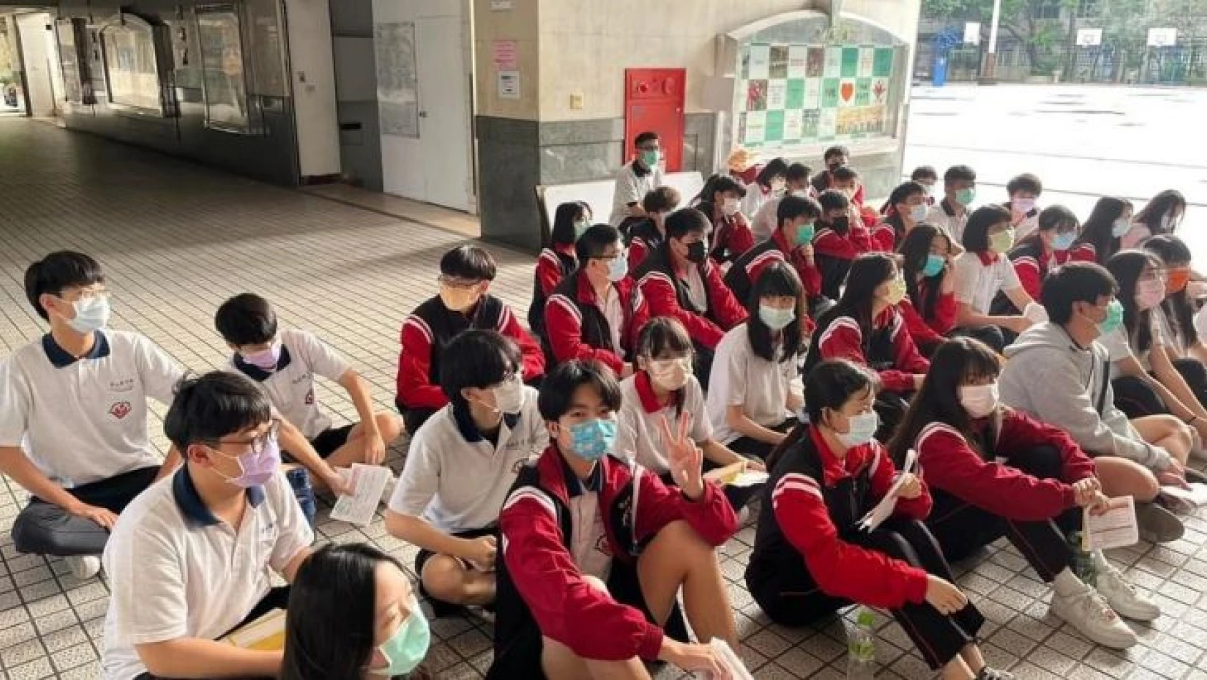 Tayvan'da bir haftada 10 bine yakın öğrenci Covid-19'a yakalandı