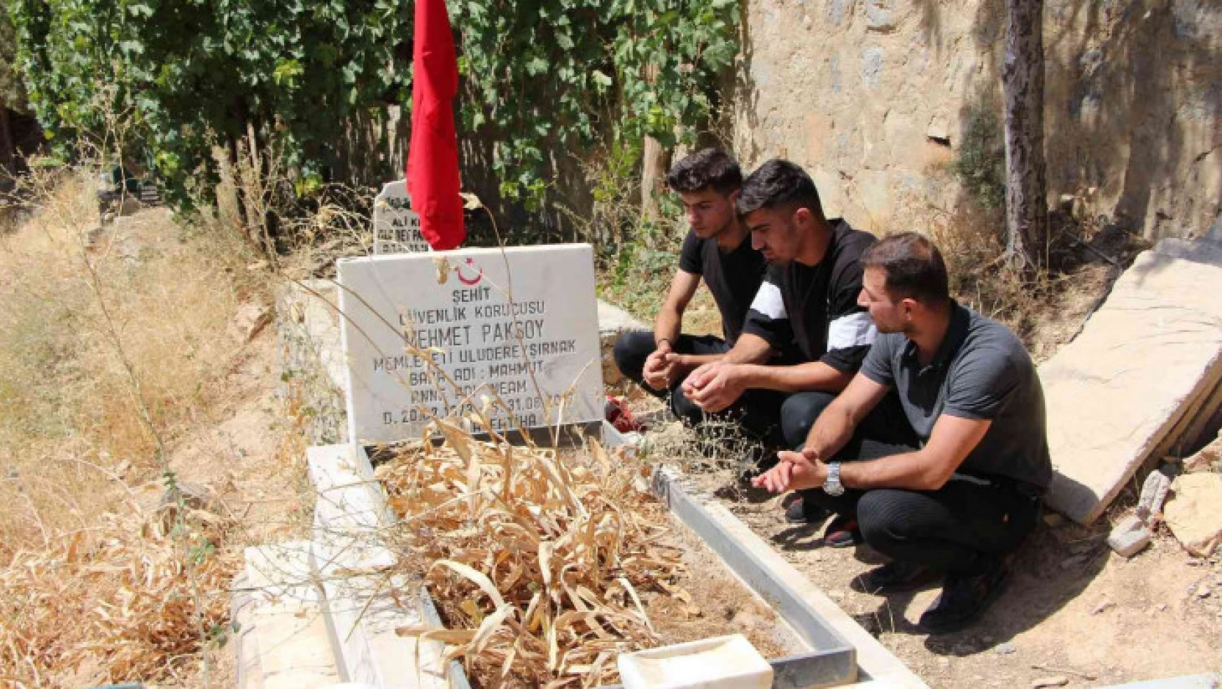 Teröristler tarafından 5 yıl önce şehit edilen Mehmet Paksoy mezarı başında anıldı