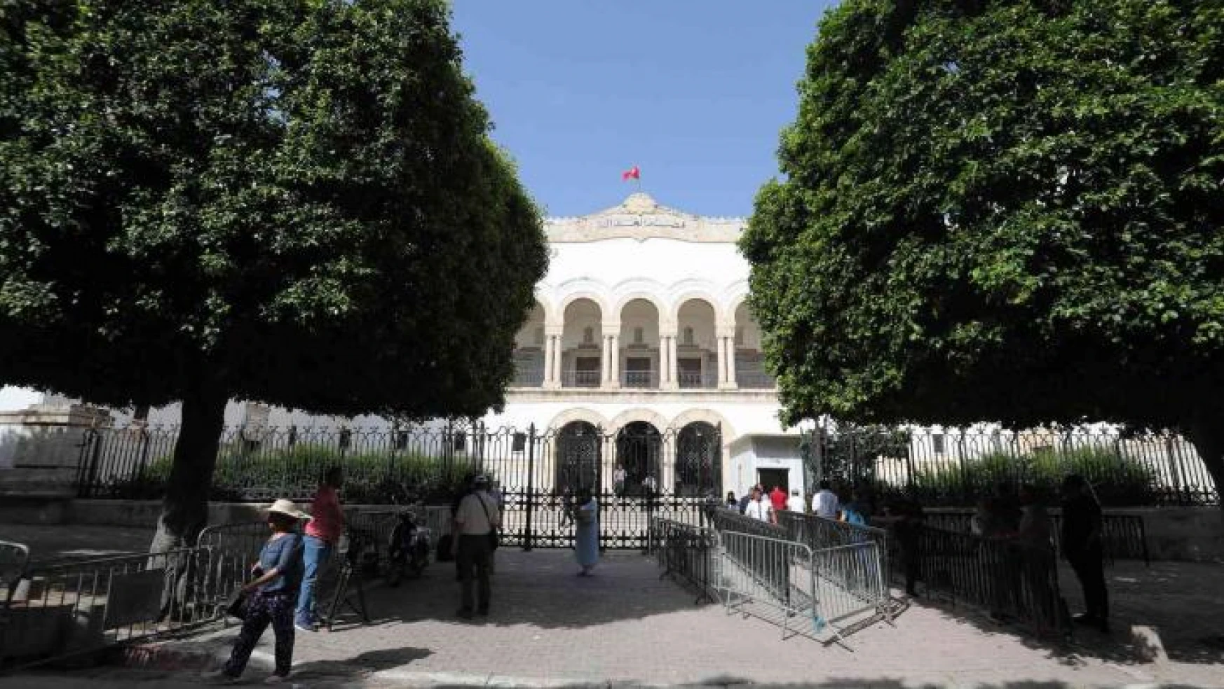 Tunus'ta hakimler, görevden alınanlar için 1 haftalık grevde
