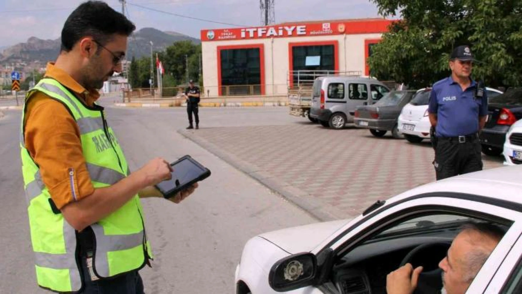 Türkiye genelinde 46 bin personelle 'Huzurlu Sokaklar' uygulaması gerçekleştirildi
