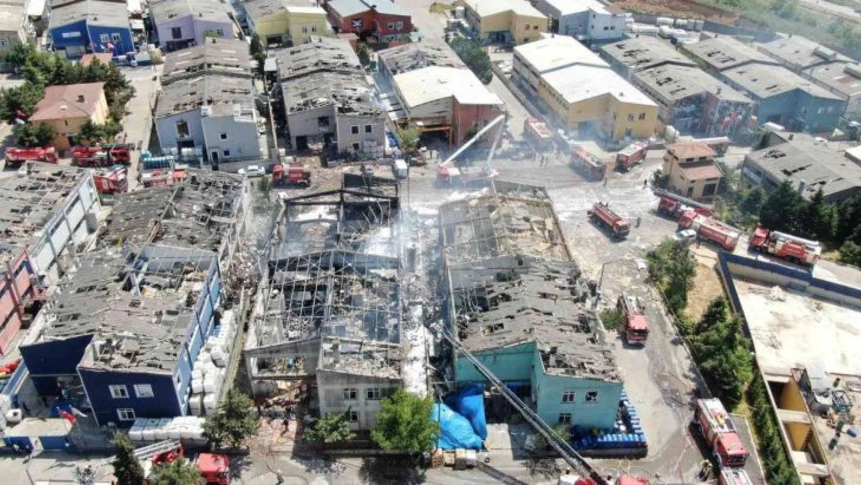 Tuzla'da patlamanın ardından yanan fabrikada 7 kişi yaralandı, 3 kişiden haber alınamıyor