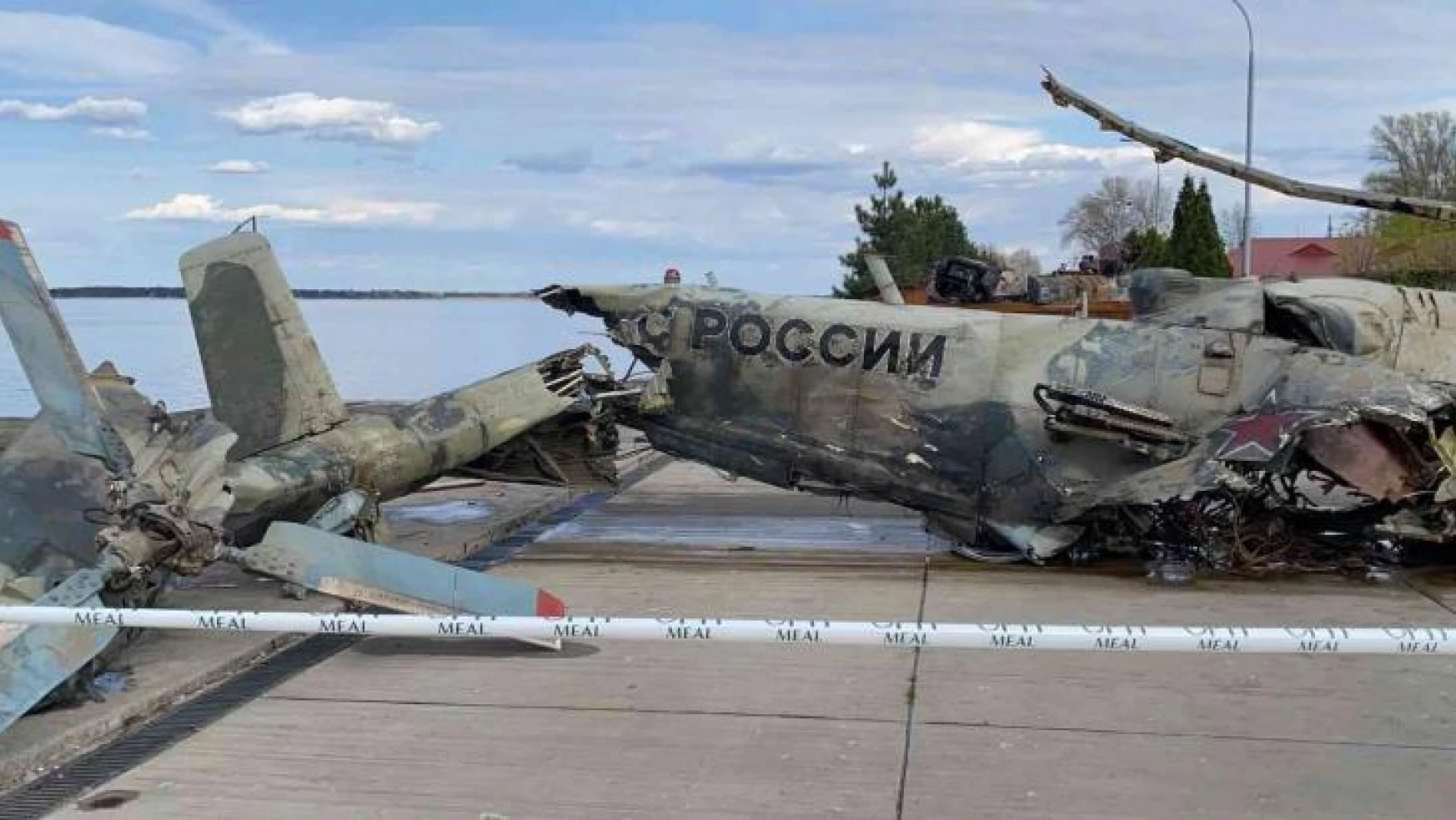 Ukrayna'da nehirden Rus helikopterinin enkazı çıkarıldı