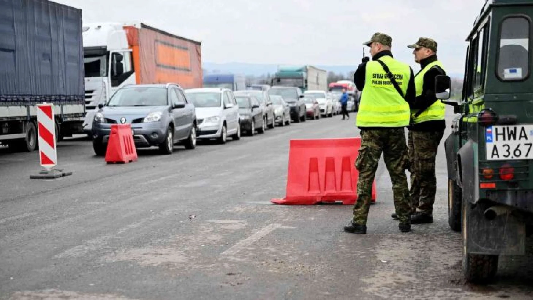 Ukrayna'yı son 24 saatte 45 binden fazla kişi terk etti