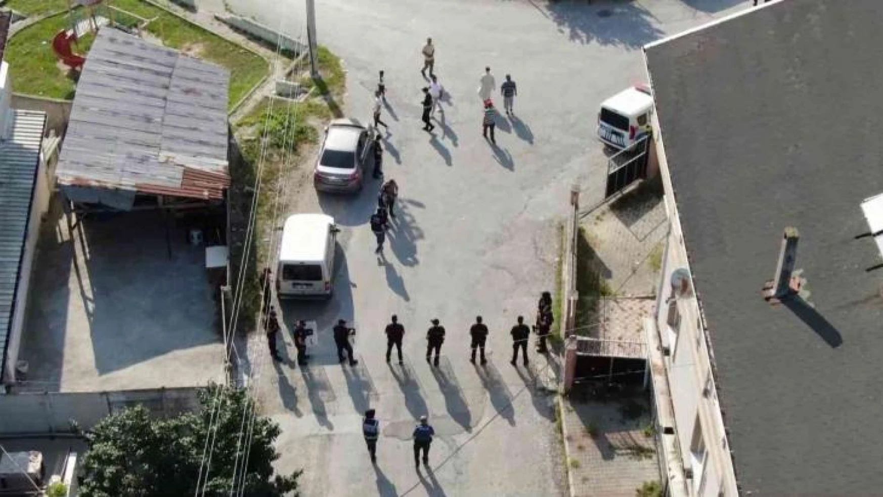 Uyuşturucu tacirleri polis dronundan kaçamadı: 4 gözaltı