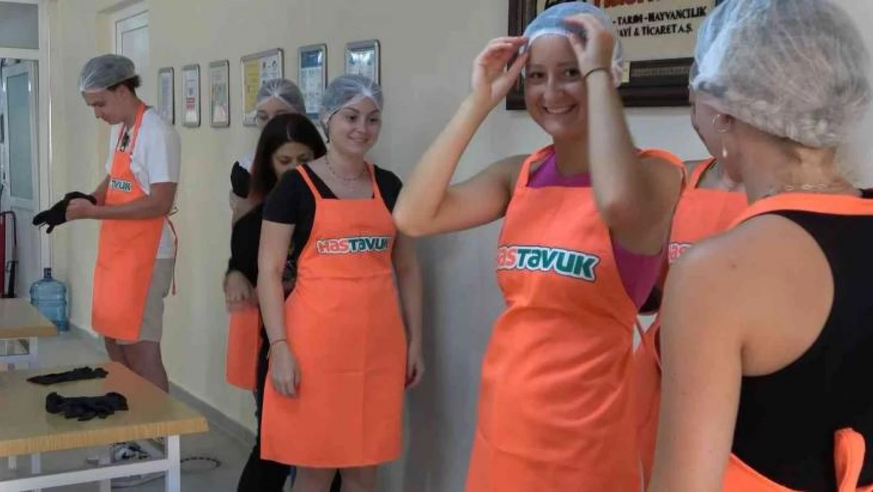 Yabancı öğrenciler Türk Mutfağı'nda mantı yapmayı öğrendi