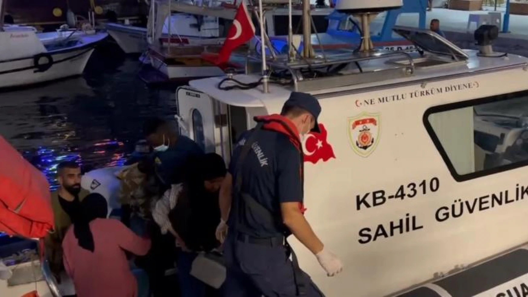 Yunanistan'ın ölüme ittiği 130 göçmen Sahil Güvenlik ekiplerince kurtarıldı