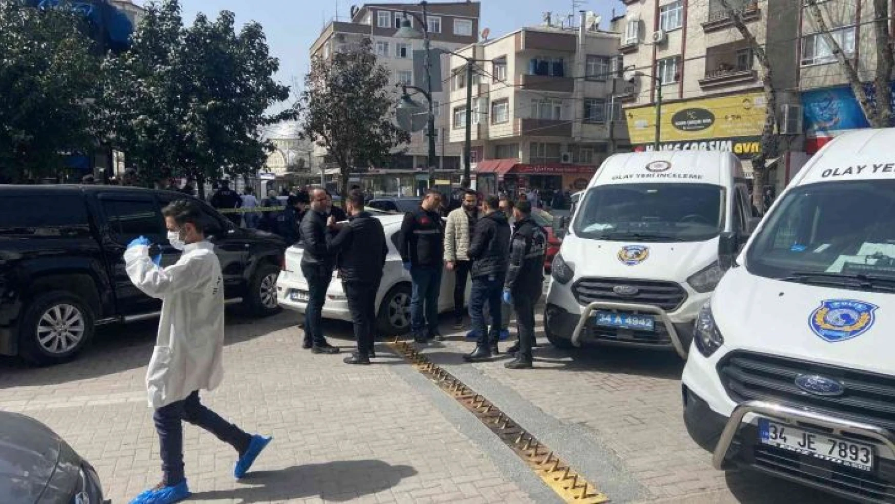 Zeytinburnu'nda aileler arasında silahlı kavga 1'i ağır 9 yaralı