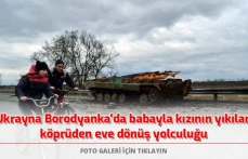 Ukrayna Borodyanka'da babayla kızının yıkılan köprüden eve dönüş yolculuğu
