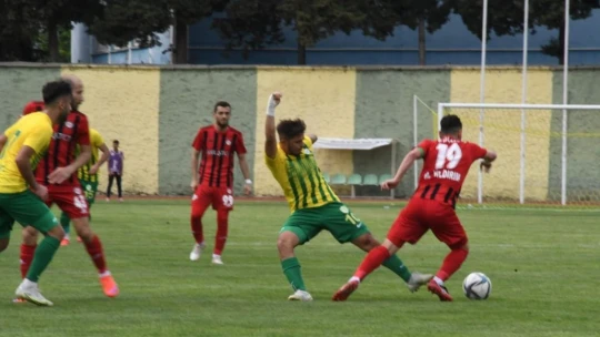 Günlerden 1 Mayıs... Maçta dolu molası verildi