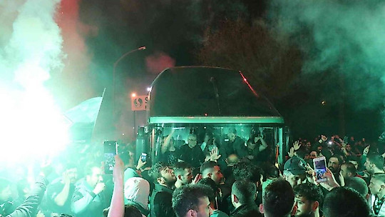 Şampiyon Sakaryaspor'u tesiste böyle karşıladılar