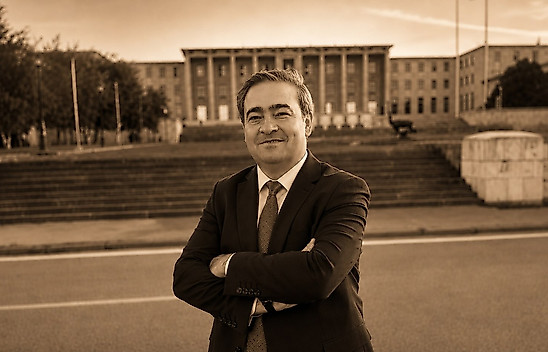 Gazeteci yazar Kâmuran Akkuş kimdir?