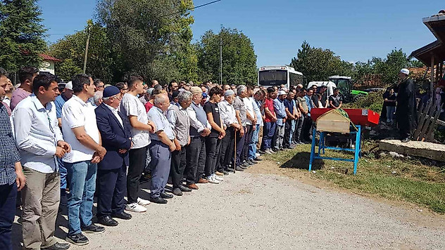 'Halı' tartışmasında öldürülen genç memleketinde toprağa verildi