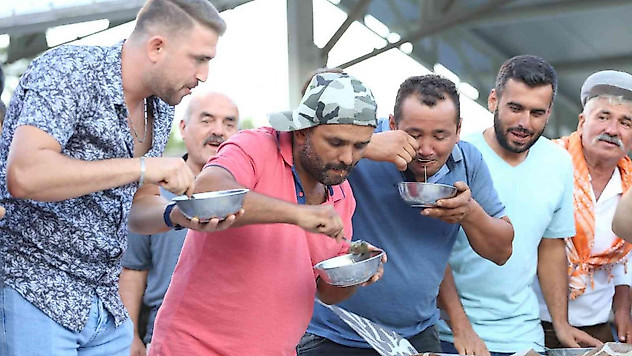 1,5 kilo balı 33 saniyede yedi, birinciliği kimseye kaptırmadı