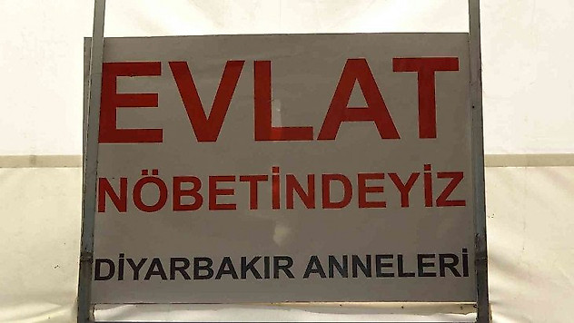 17 bayramdır uzak olduğu evladı için eylemini sürdürüyor