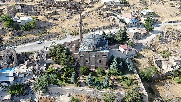 3 asırlık cami, yıllara meydan okuyor