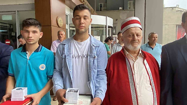60 yıllık esnaf yılın ahisi seçildi