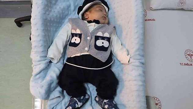 810 gram doğan 'Cesur' bebek