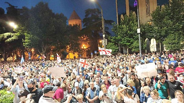 AB'den aday ülke statüsü alamayan Gürcistan'da hükümet karşıtı protestolar sürüyor