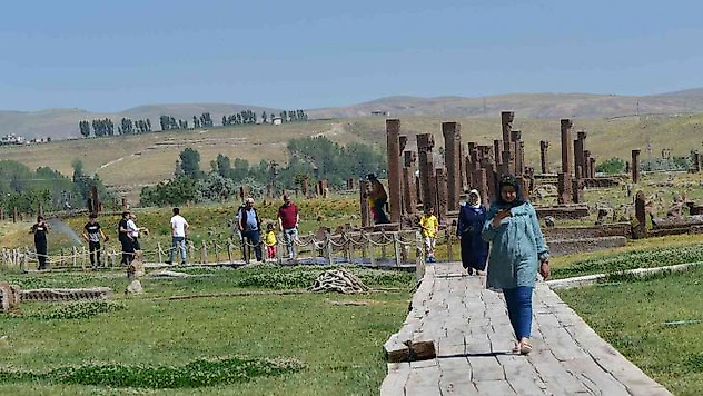 Açık hava müzesi Ahlat'ta bayram yoğunluğu