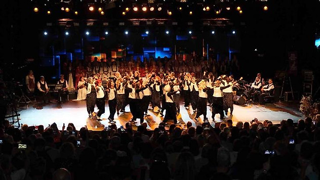 Açıkhava'da sahne kadınların