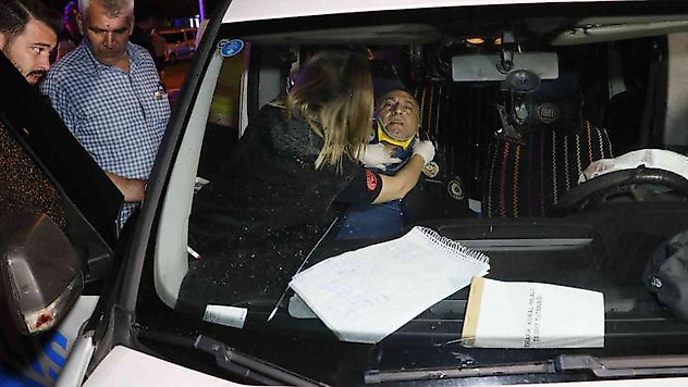 Adana'da polis aracıyla otomobil çarpıştı: 4 yaralı