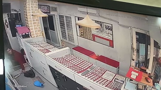Ağrı'da kuyumcuya silahlı saldırı: 1 yaralı